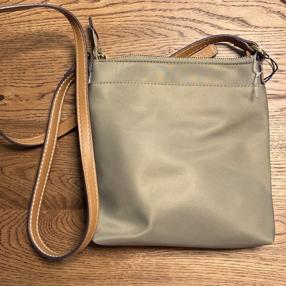 NWT MSRP$88 Tommy Hilfiger Women’s Julia Small Crossbody Bag - Picture 2 of 4